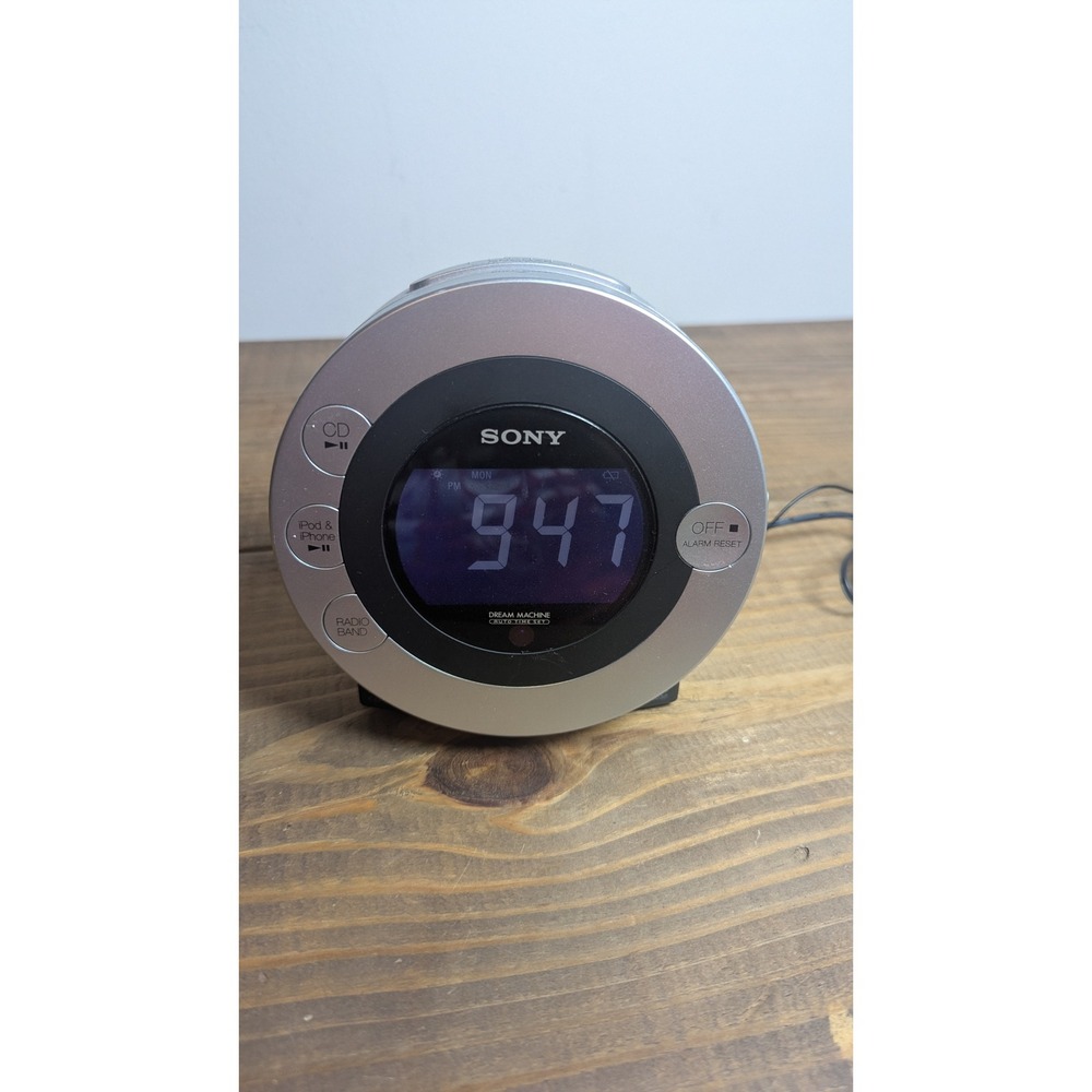 Sony Dream Machine ICF-CD3iP CD Clock Radio iPod iPhone Docking Station Silver